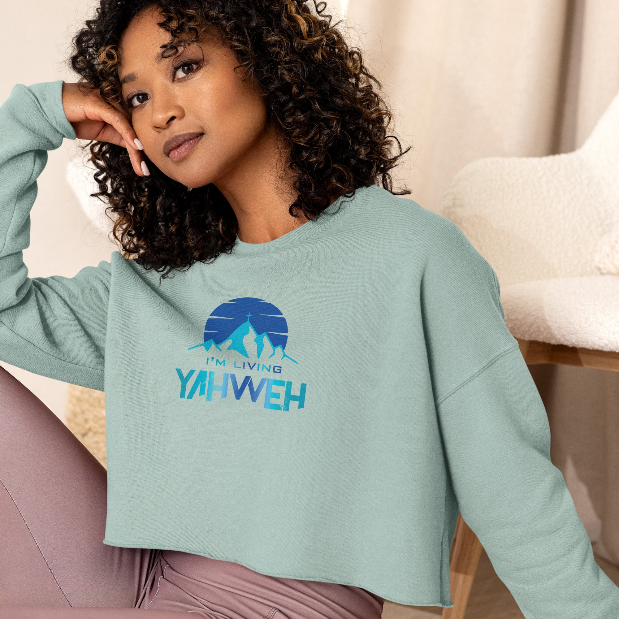 I'm Living Yahweh | Crop Sweatshirt | Sapphire